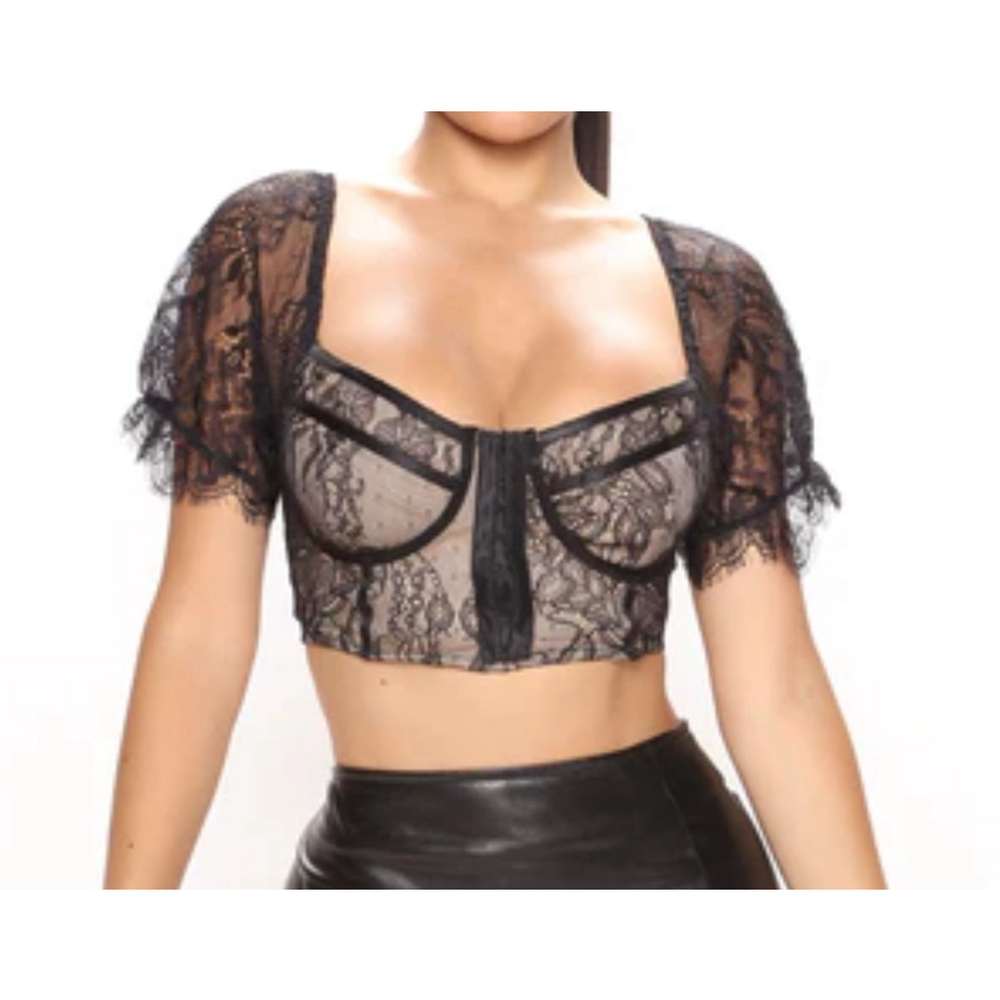 Haute Monde Lace Overlay Crop top. Size M